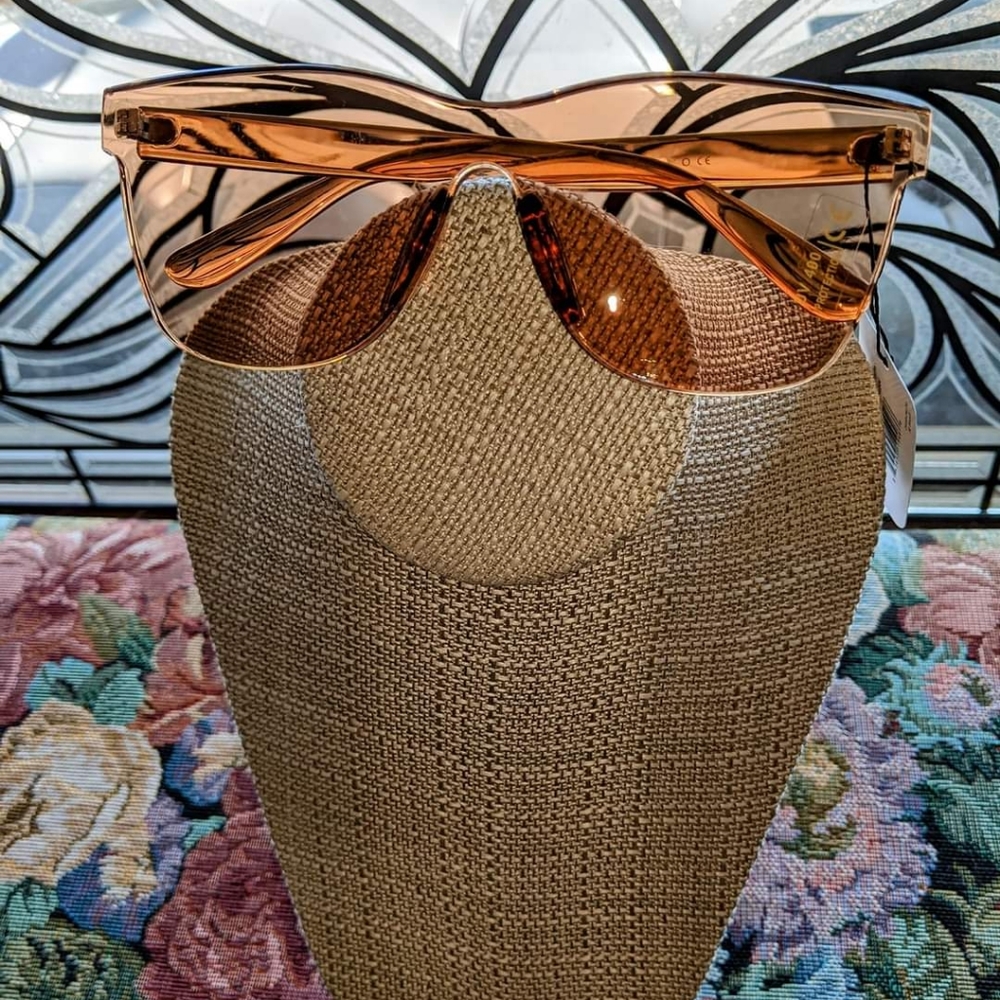 Frameless Fashion Hot  Sunglasses/unisex.                  Rose Gold Color